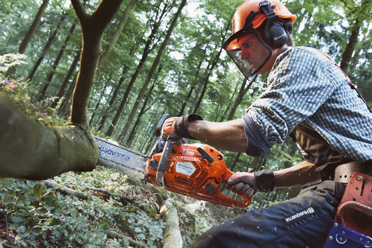 Husqvarna-555-4.webp