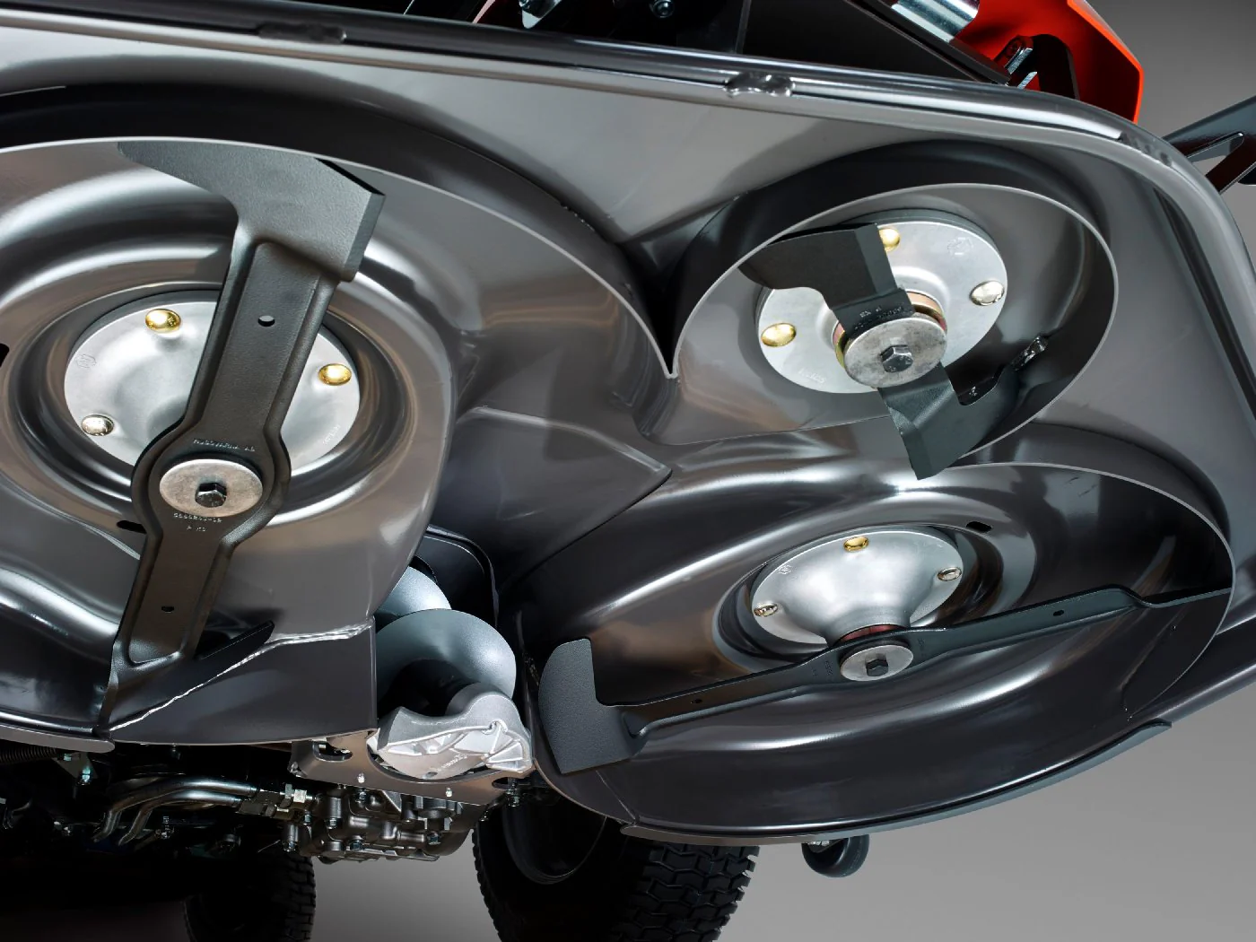 Husqvarna_RC_320Ts_AWD_Detail_24292_8b39f452-317b-4293-a13b-7c144823a6e9_1800x1800.webp