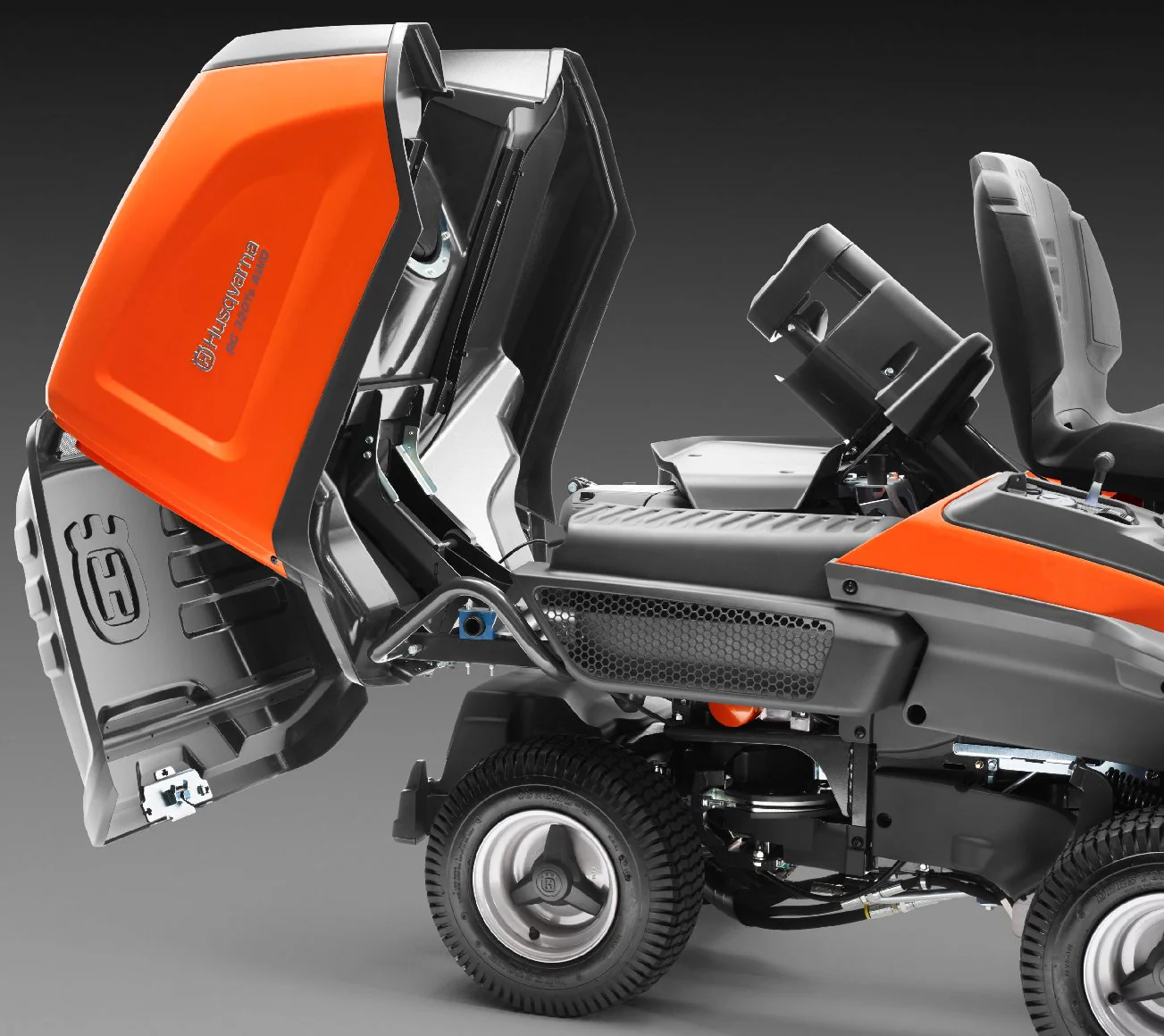 Husqvarna_RC_320Ts_AWD_Detail_24294_358a0ca4-656a-4ef9-8435-263e11e54865_1800x1800.webp