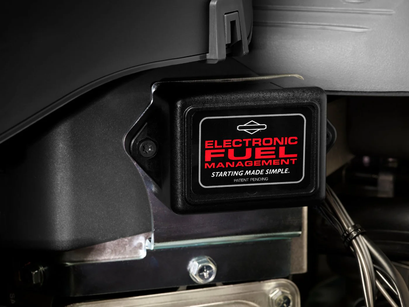 Husqvarna_RC_320Ts_AWD_Detail_24299_8bbc250c-7fa0-4010-8ab8-a06f0cb2a008_1800x1800.webp