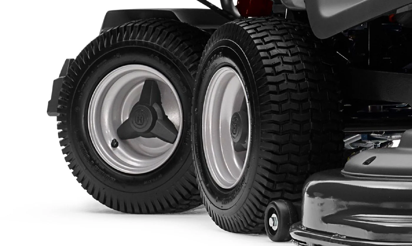 Husqvarna_RC_320_Ts_AWD_Detail_24104_c512c10f-98bd-4f09-9625-68cfd0b32e3d_1800x1800.webp