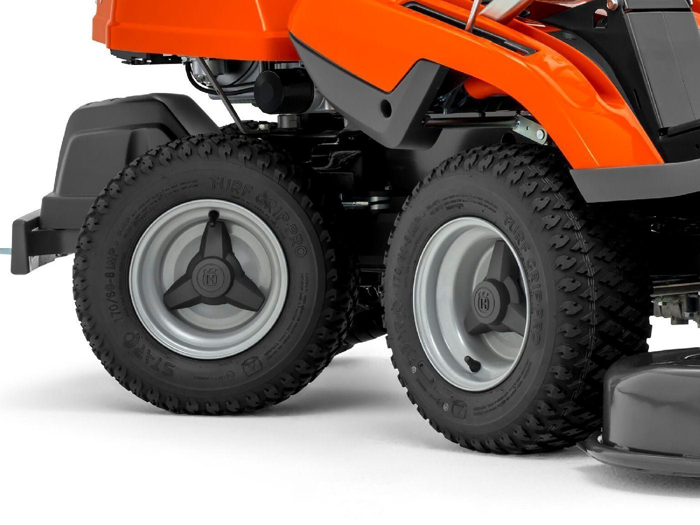 Husqvarna_R_214C_Detail_32695_e40175d2-a1b7-48e4-b450-107813fa674d_1800x1800-1.jpg